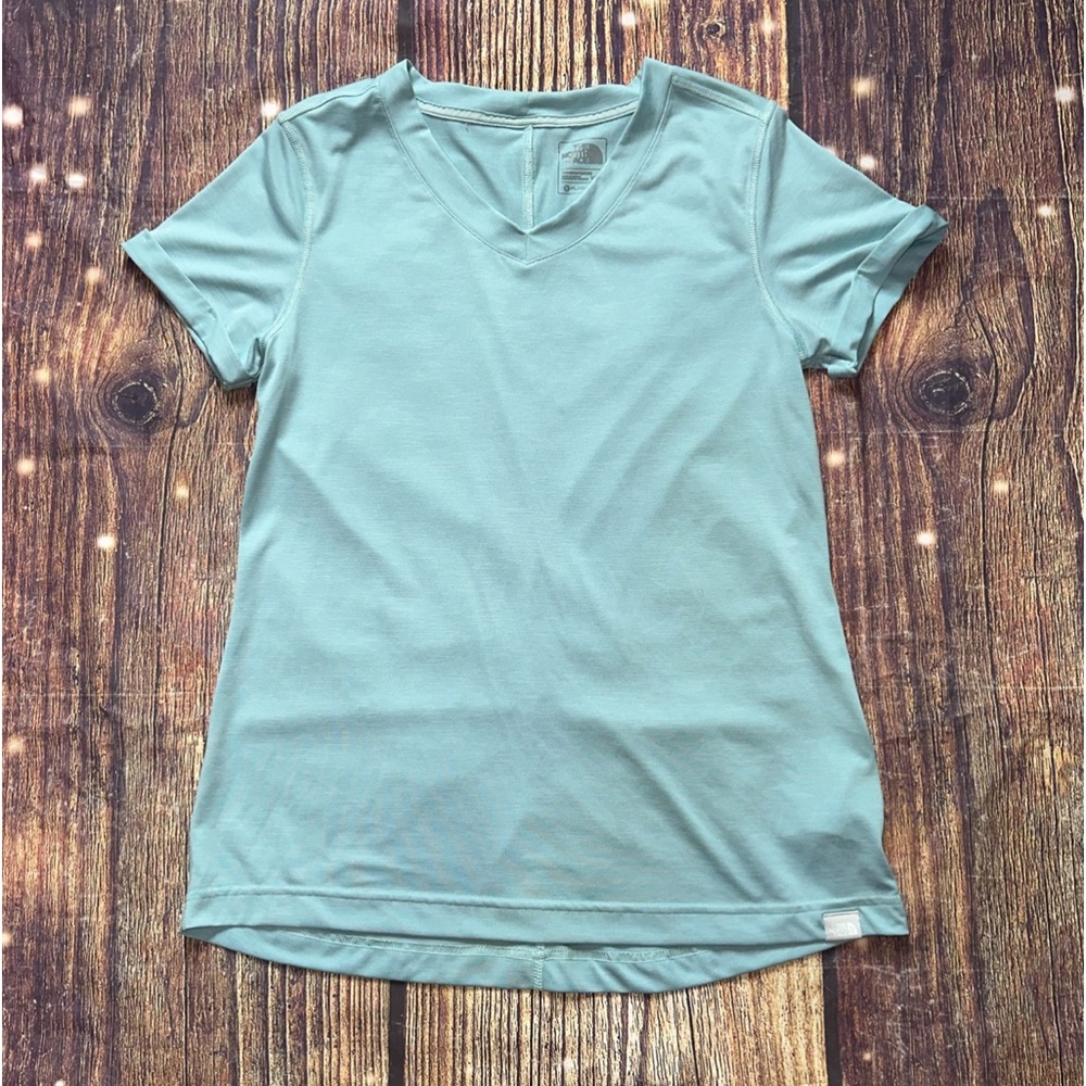 Women’s The North Face hyperlayer FD vneck tech tee. Light blue. Medium. EUC.